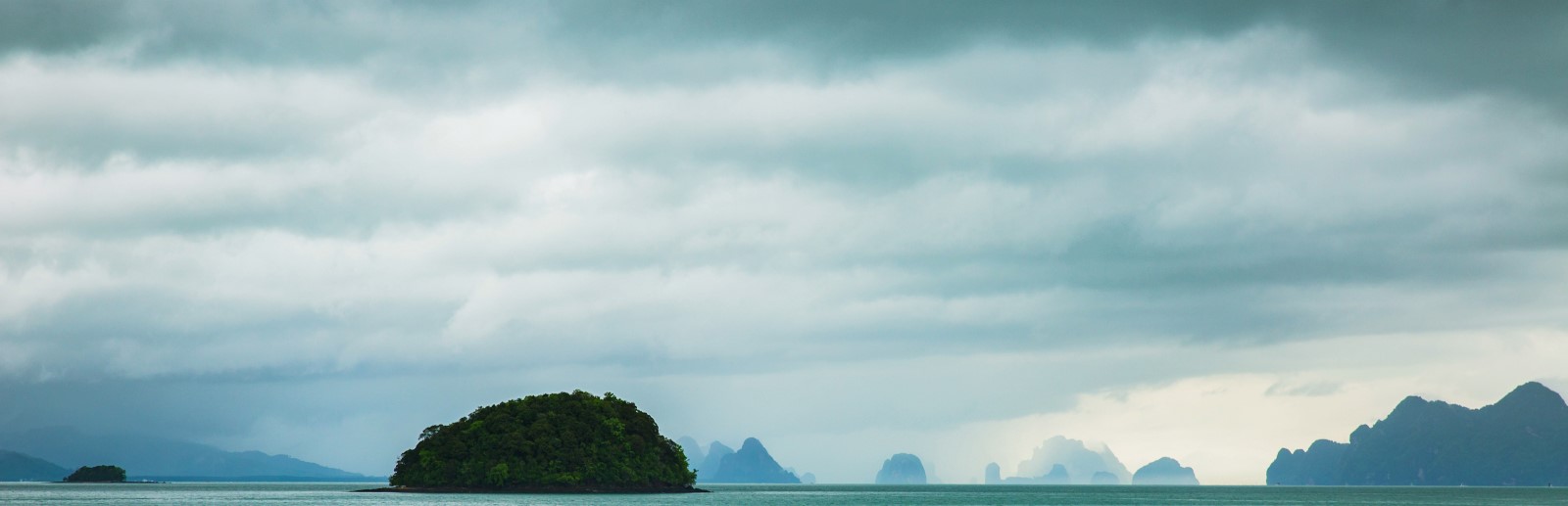 BAIE DE PHANG NGA AU SUD DE LA THAILANDE.jpg