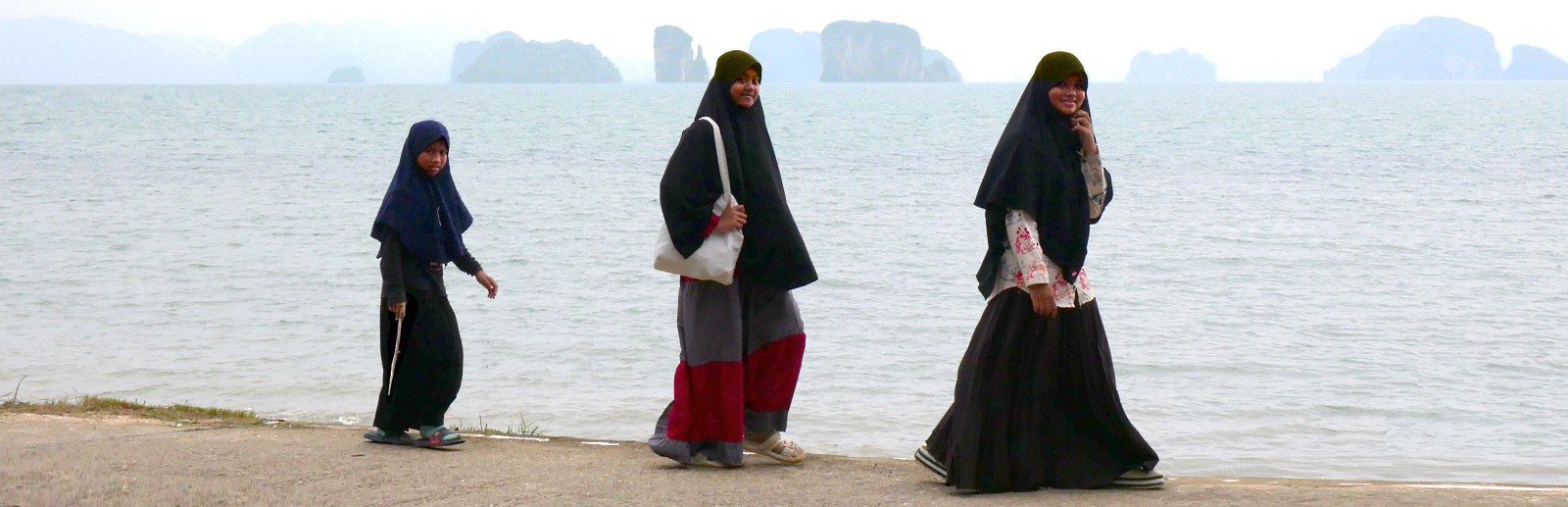 JEUNES FILLES MUSULMANES A KOH YAO NOI.jpg