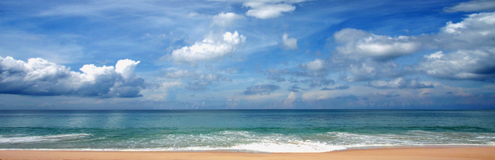 PLAGE DE SAI KAEW AU NORD DE PHUKET EN THAILANDE.jpg