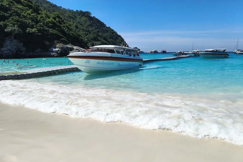 ARRIVEE A PATOK BEACH RACHA ISLAND