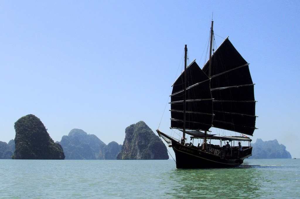 DECOUVERTE DE LA BAIE DE PHANG NGA EN JONQUE