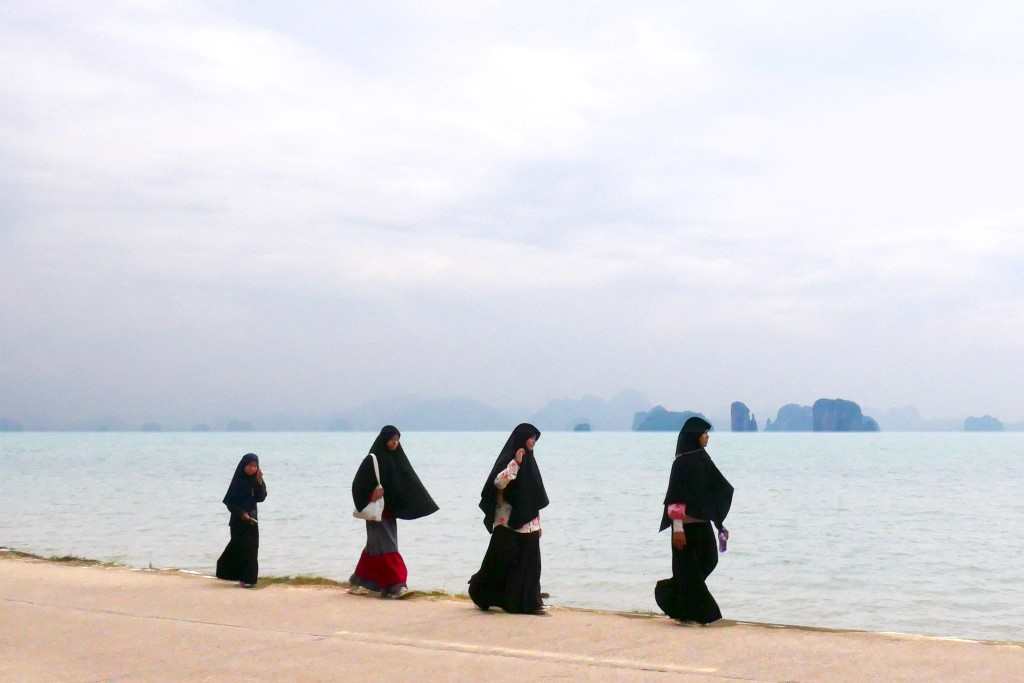 FEMMES A KOH YAO