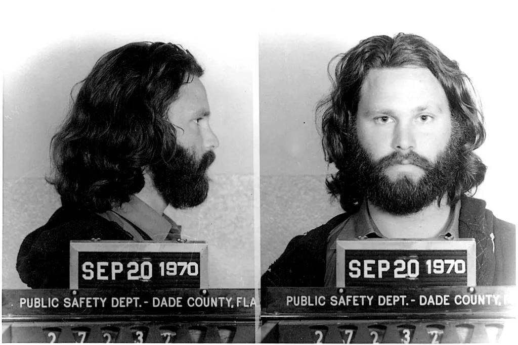 JIM MORRISON EN GARDE A VUE