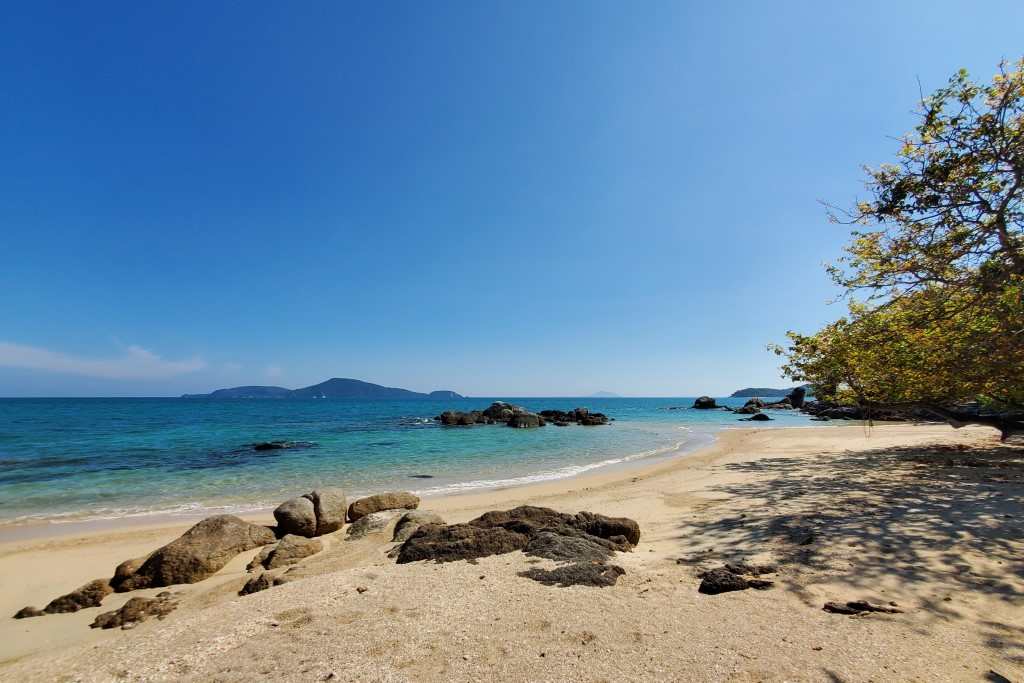 Nord de la plage de Laem Ka yai