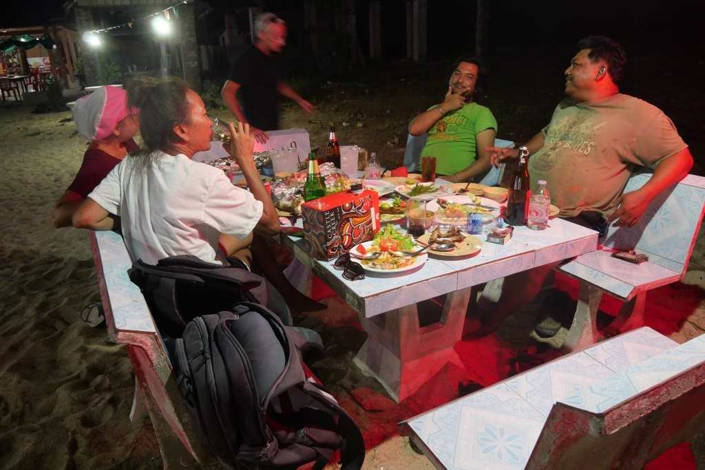 laem pom sea food restaurant baan nam khem