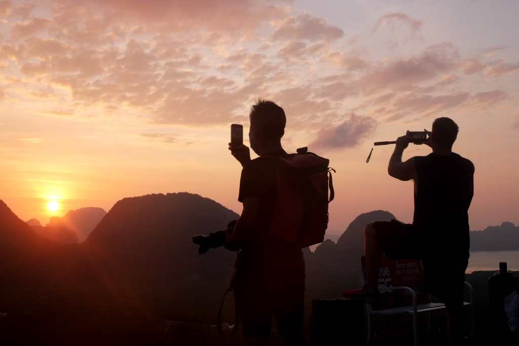 lever de soleil sur la baie de phang nga