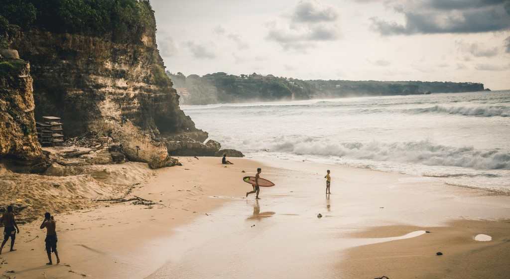 OU SURFER A BALI