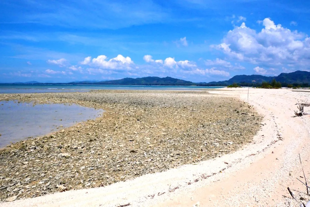 PLAGE DE CORAIL AU CAP PAKARANG