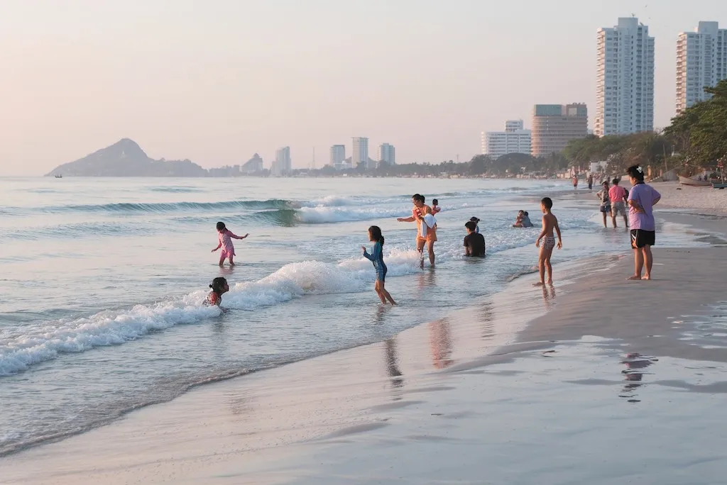 PLAGE POPULAIRE DE HUA HIN