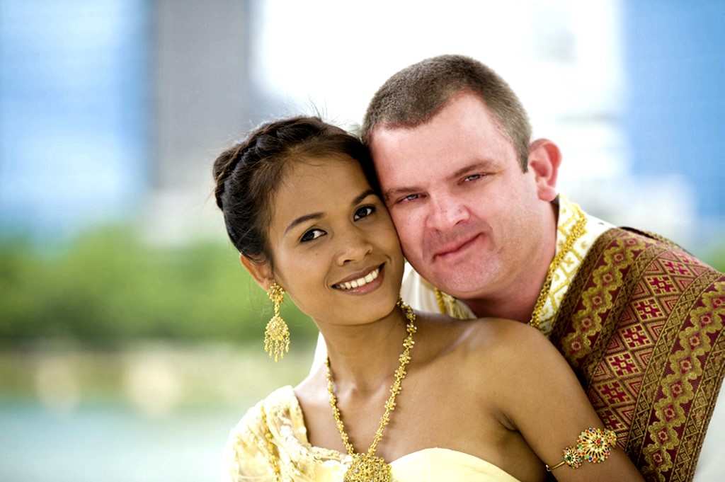BORIS A TROUVÉ L'ÂME SOEUR SE MARIER AVEC UNE FILLE DE BAR EN THAILANDE