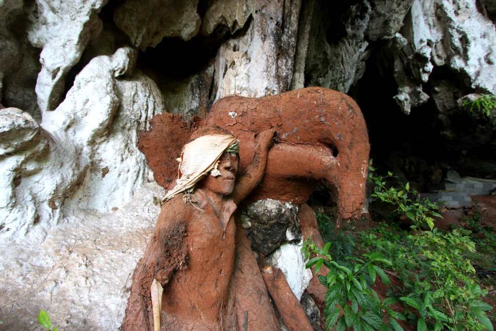 STATUES DE L ERMITAGE BOUDDHIQUE DE THAP PUT PHANG NGA