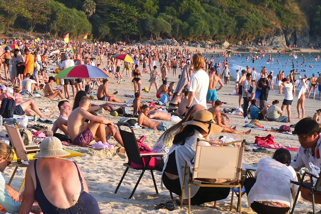 SURTOURISME A PHUKET NAI HARN BEACH