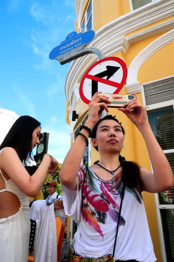 TOURISTES A PHUKET TOWN QUARTIER HISTORIQUE