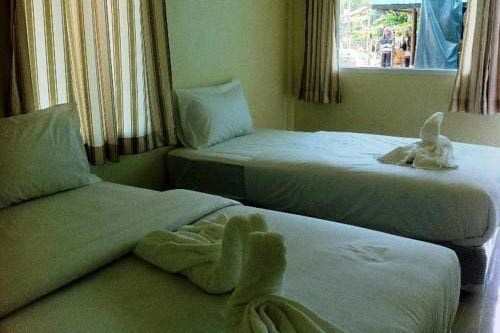Apache Beach House Phi Phi Island