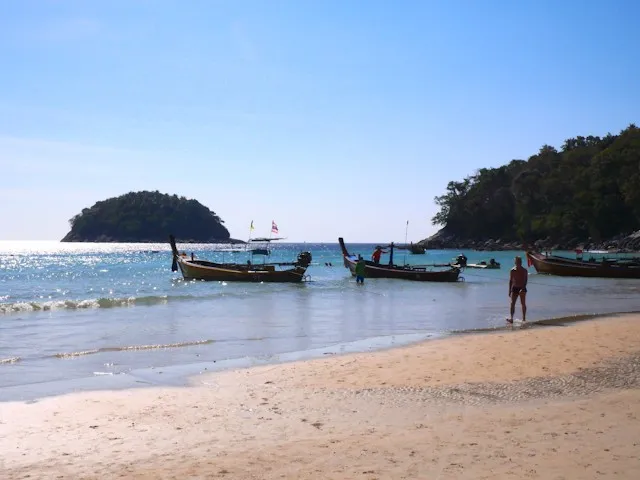 AU NORD DE KATA YAI BEACH PHUKET