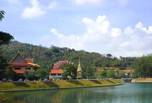 le temple de nai harn phuket