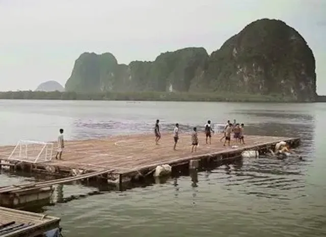 LE TERRAIN DE FOOT DE KOH PANYEE