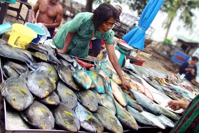 OU FAIRE SES COURSES A RAWAI PHUKET