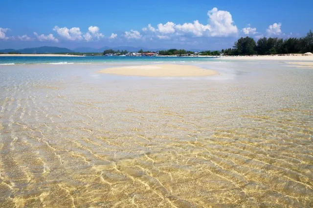PLAGE A BAAN NAM KHEM PROVINCE DE PHANG NGA