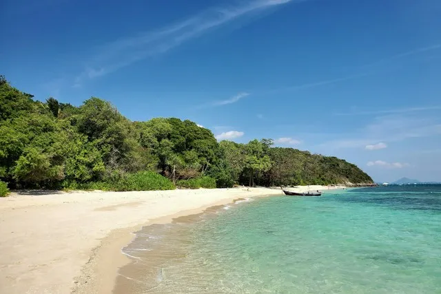 PLAGE A KO BON EN FACE PHUKET
