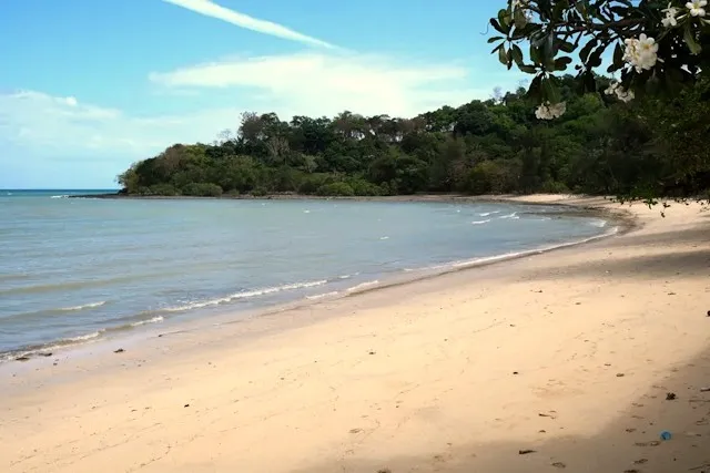 PLAGE SUR KOH SIRE PROVINCE DE PHUKET