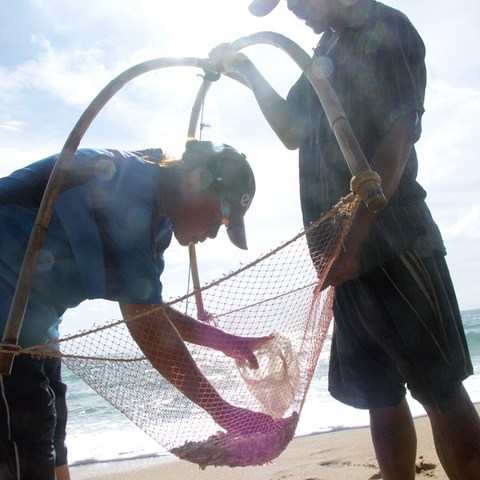 PECHEURS A MAI KHAO BEACH