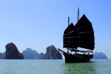 VISITER LA BAIE DE PHANG NGA EN JONQUE